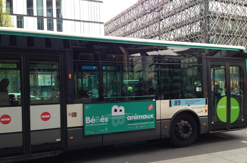 affiche autobus exposition bébés animaux Cité des SCIENCES